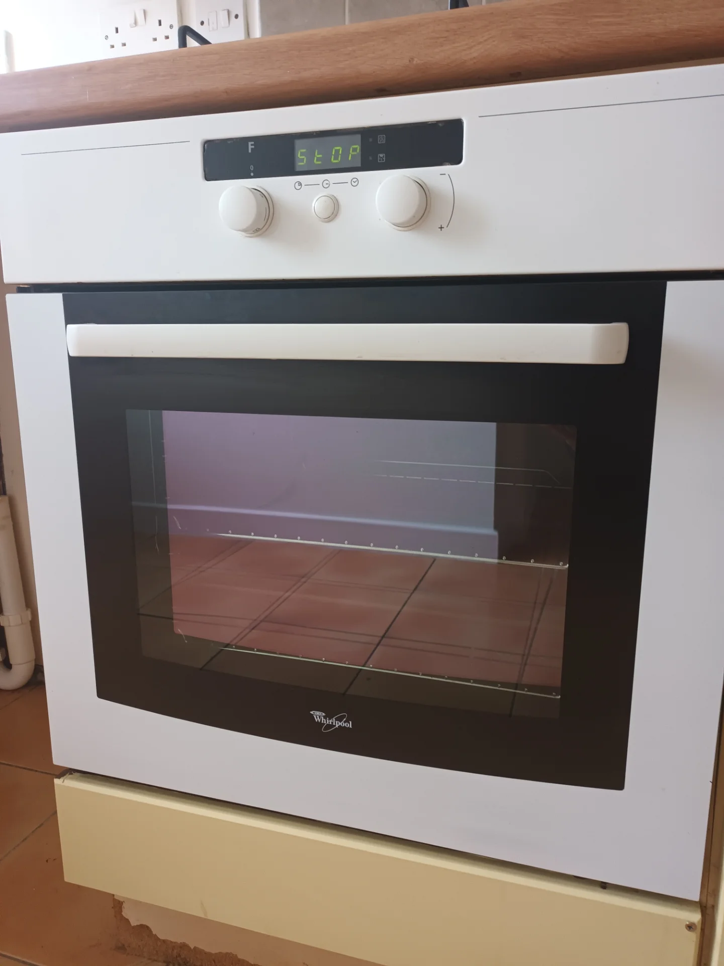 Interior of a single oven cavity